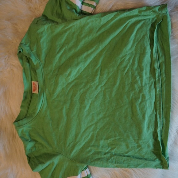 Crop-top. - Picture 2 of 3